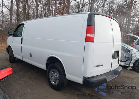 2010 Chevrolet Express 2500 Work Van z USA, uszkodzony, nr VIN 1GCZGFBA8A1147352